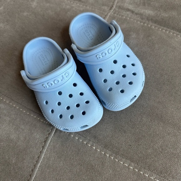 CROCS Blue Water Shoes with Ventilation Holes and Heel Strap - Picture 1 of 4